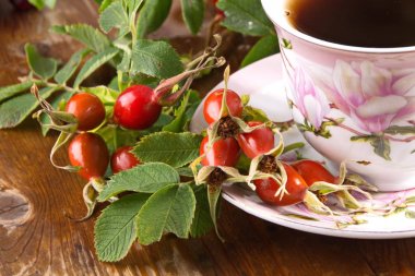 Tıbbi meyvelerçay, sağlık için canlandırıcı içecek kırmızı gül kalça
