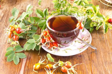 Tıbbi meyvelerçay, sağlık için canlandırıcı içecek kırmızı gül kalça