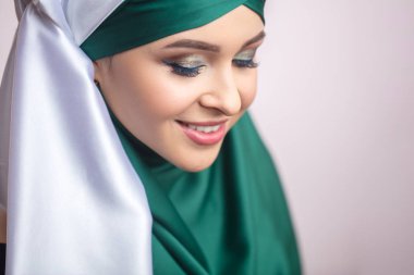 Müslüman kadın portresi güze salon sonra kapatın