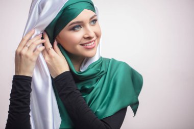 awasome Müslüman kadının portresi yakından düğün günü için hazırlanıyor