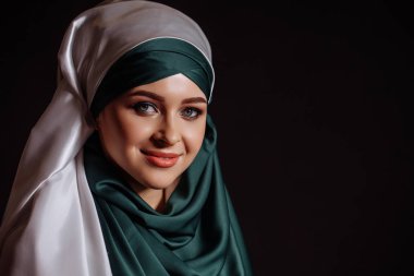 İslam kıyafeti neşeli modeli