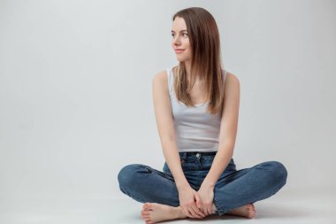 yan görünümü atış yoga dersleri harika kızın kapatın