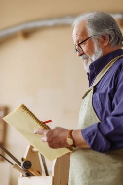yetenekli kıdemli vatandaş tasarım geliştirme
