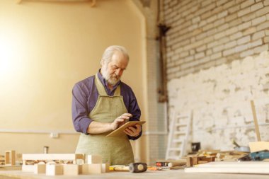 Net bilgi arayan eski yakışıklı ustası