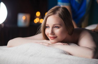 Masaj ve vücut bakımı. Spa vücut masaj tedavisi.