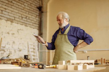 müşteriler ile online sohbet yan görünümü fotoğraf kapatmak.