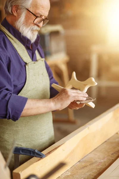 değerli gift.a torunu Doğum günü için sunan küçük