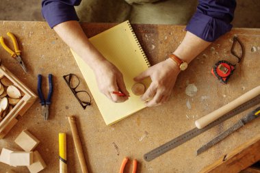 üstten görünüm görüntüsünü örnek proje çizim eller mans. oval çizin