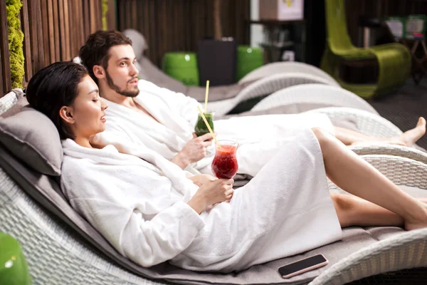 yan görünümü fotoğraf tatil beldesinde olan iş adamları yukarı kapatın