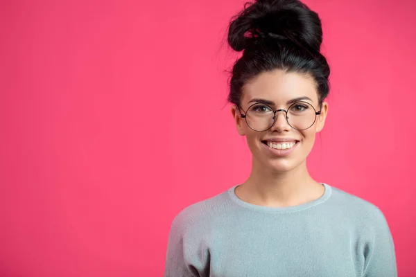 Ragazza positiva con i capelli in su — Foto Stock