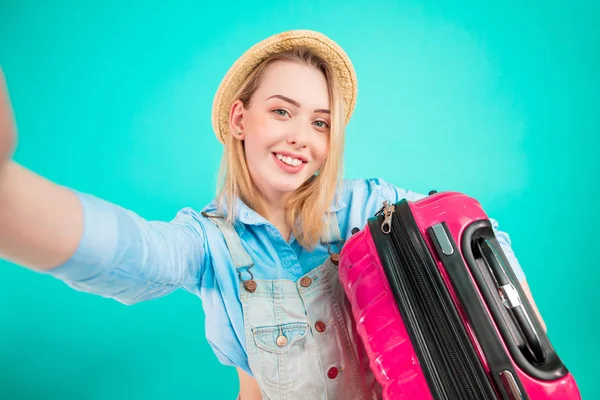 Selfie with luggage. arrival at the airport — Stock Photo, Image