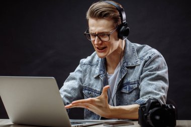 kızgın kamera çocuk defter ile