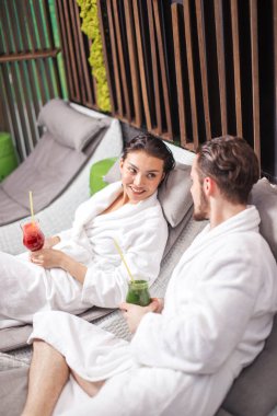 fotoğraf genç erkek ve dişi spa salonda nadir bir eski dönemden kapatın