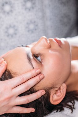 kadının yüzü ile tedavi gençleştirici sonra sağlıklı cilt