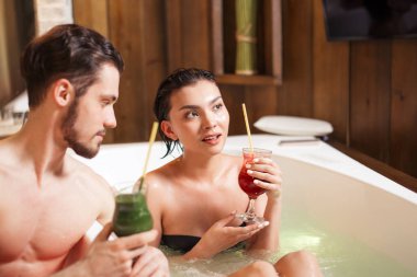 ihale erkek bak kırpılmış fotoğrafı kapatın