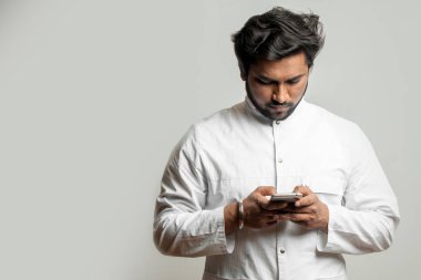 Doktor manifatura mesaj çalışırken