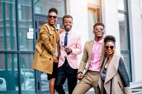 Familiebedrijf concept. jonge getalenteerde Afrikaanse paren zijn het runnen van eigen bedrijf — Stockfoto