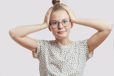 güzel model kafasına elele