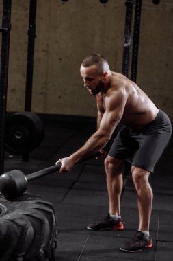 kişisel antrenör lastik vurmaya teching kişidir