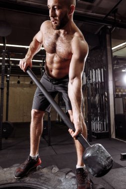 ciddi adam asansörü balyoz olamaz