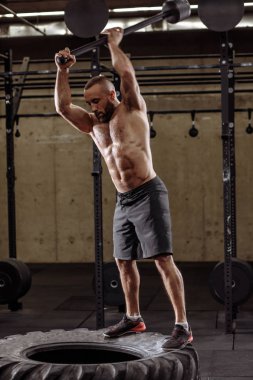 rakip onun darbe gösterilen