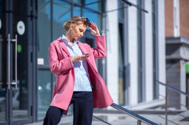 harika seksi kız manifatura bir mesaj