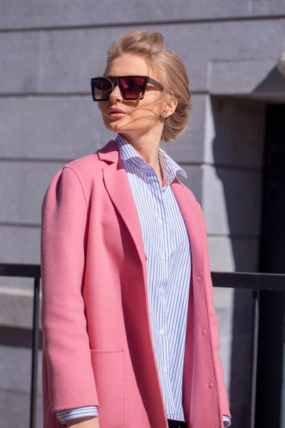 Son moda pembe ceket. moda ve güzellik