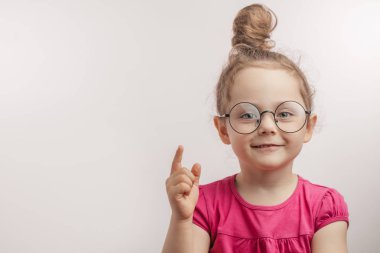 hairbun verilmesi ile şirin kız küçük kız kardeşi için tavsiye
