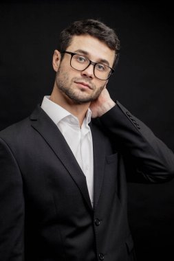 yorgun patron. sevimli öğrenci onun ağrısı boyun holding.