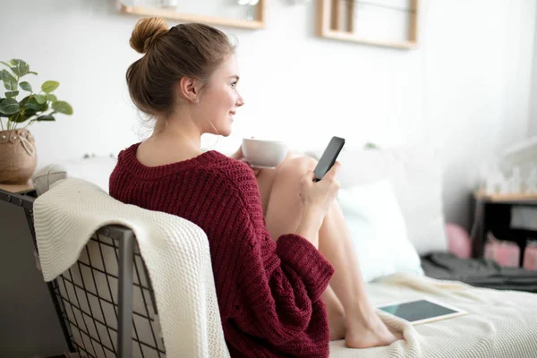 Back view photo. pleasant time with coffe and e-book — Stock Photo, Image