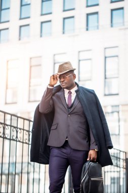 Akıllı dedektif suçu araştıracak.