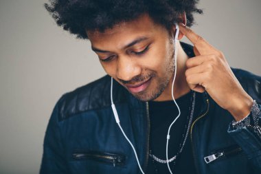 Afro-Amerikan yakışıklı müzik portre portre