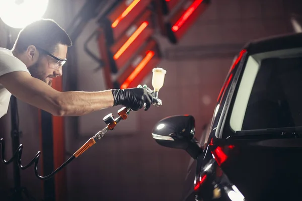 Lavaggio auto e rivestimento business con rivestimento in ceramica.Vernice spray per auto . — Foto Stock