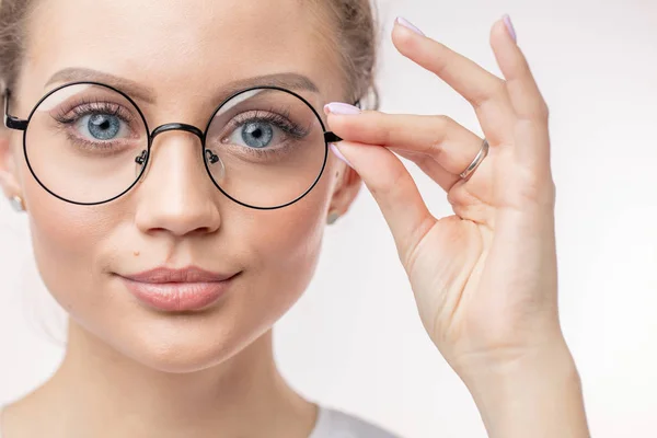 Gafas para estudiantes. ventas de gafas. gafas para visión lejana —  Fotos de Stock