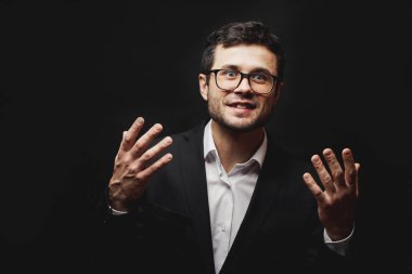pastadan bir esenliktir. çok para earm için kolay yolu açıklayan bir adam