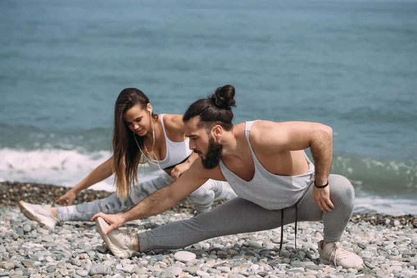 Stretching before everyday jogging on the beach — Stock Photo, Image