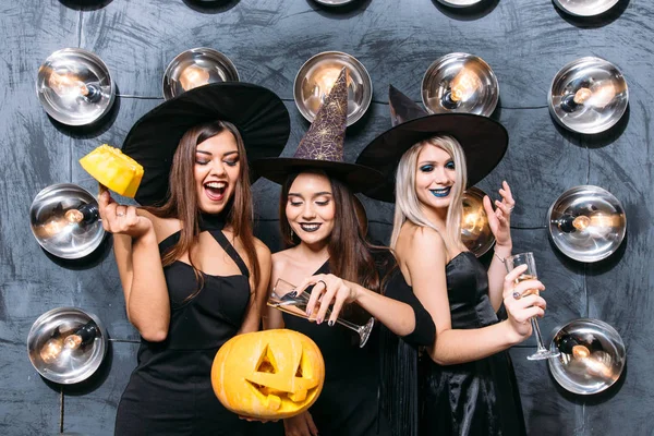 Buon Umore Alla Festa Halloween Donne Con Zucche — Foto Stock