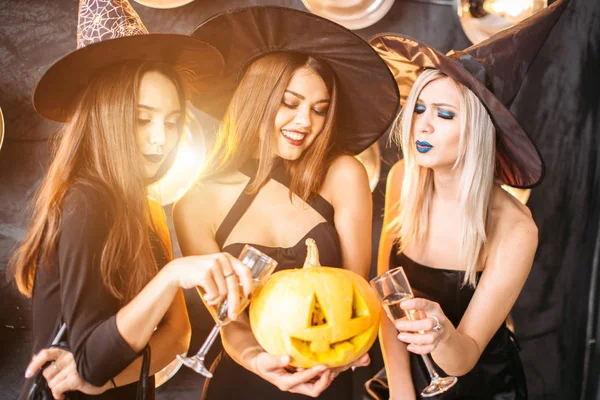 Buon Umore Alla Festa Halloween Donne Con Zucche — Foto Stock