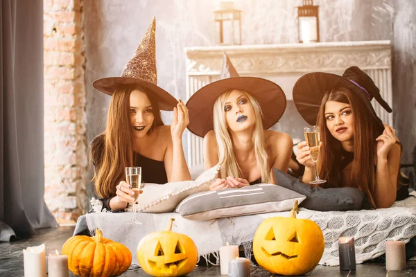 Group Creepy Friends Party Lying Bed Drink Champagne — Stock Photo, Image