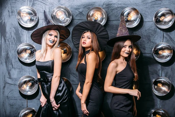 Bonne Humeur Fête Halloween Femmes Aux Citrouilles — Photo