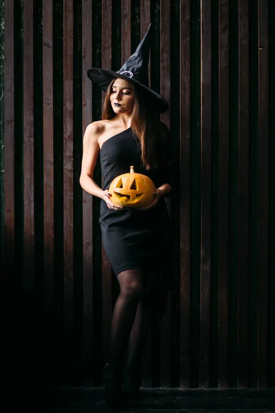 Heureux Jeunes Femmes Noir Sorcière Halloween Costumes Sur Partie — Photo