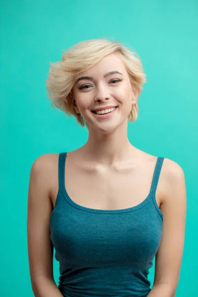 Sexy girl with short fair hair with positive expression — Stock Photo, Image