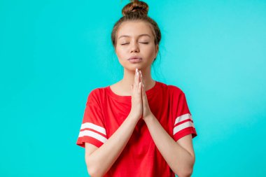 bir dilek yapma iyi görünümlü kadın