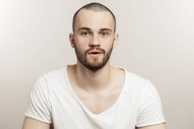 yorgun atlet koşu sonra dinlenme geçiriyor