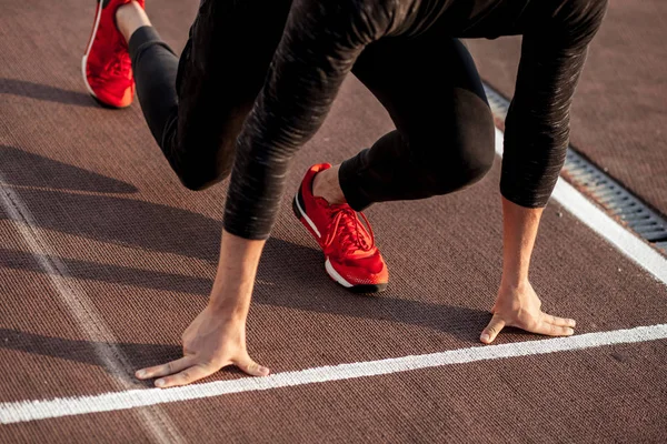 Athlete on starting position at running track. Runner practicing run in stadium racetrack — Stock Photo, Image