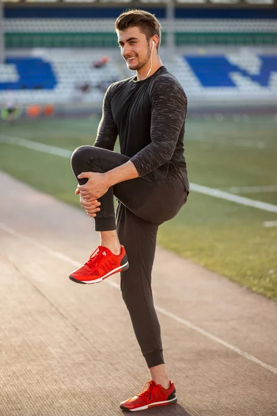 Man Runner Stretching Legs Preparing Run Training Stadium Tracks Doing — Stock Photo, Image