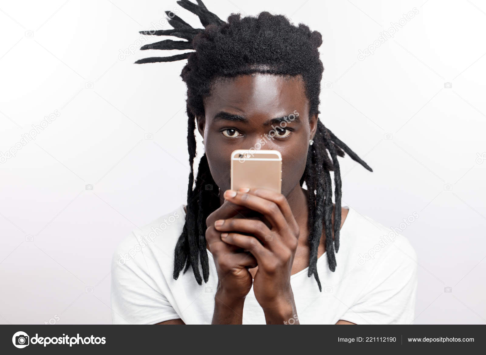 Afro Amerikaner Mit Dreadlocks Die Anzeige Von Fotos In