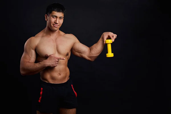 Allenatore sta mostrando strumento bodybulders — Foto Stock