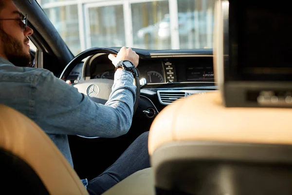 Young man in fashion clothes works as a driver — Stock Photo, Image