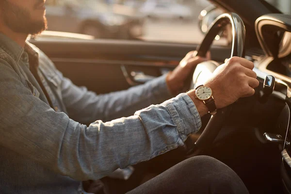 Close up cropped photo of a confident driver — Stock Photo, Image